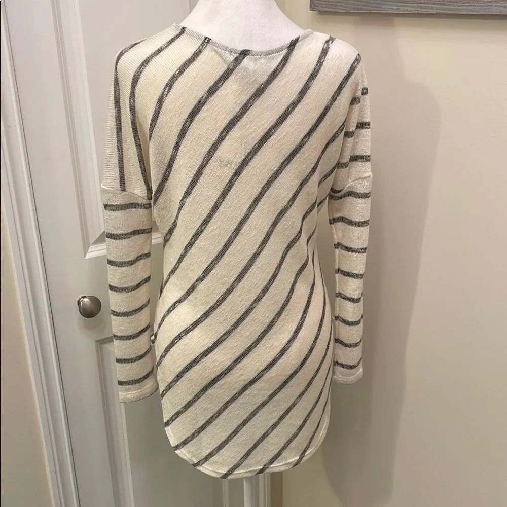 Bar III Stripped pullover scoop neck sweater Crean & Gray, long sleeve NWT